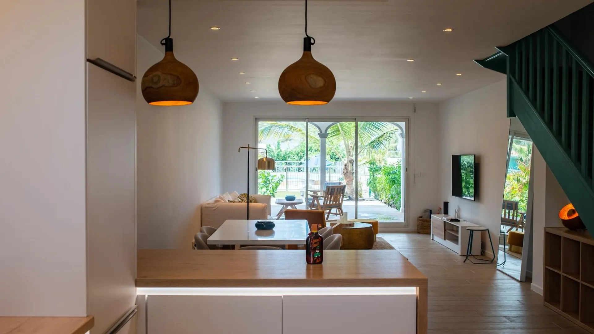 Appartement 2 Chambres En Residence Avec Piscine A Orient Bay