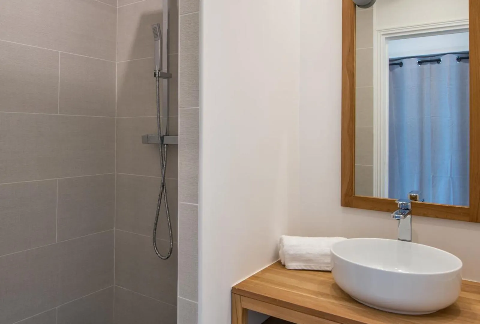 Appartement 2 Chambres En Residence Avec Piscine A Orient Bay